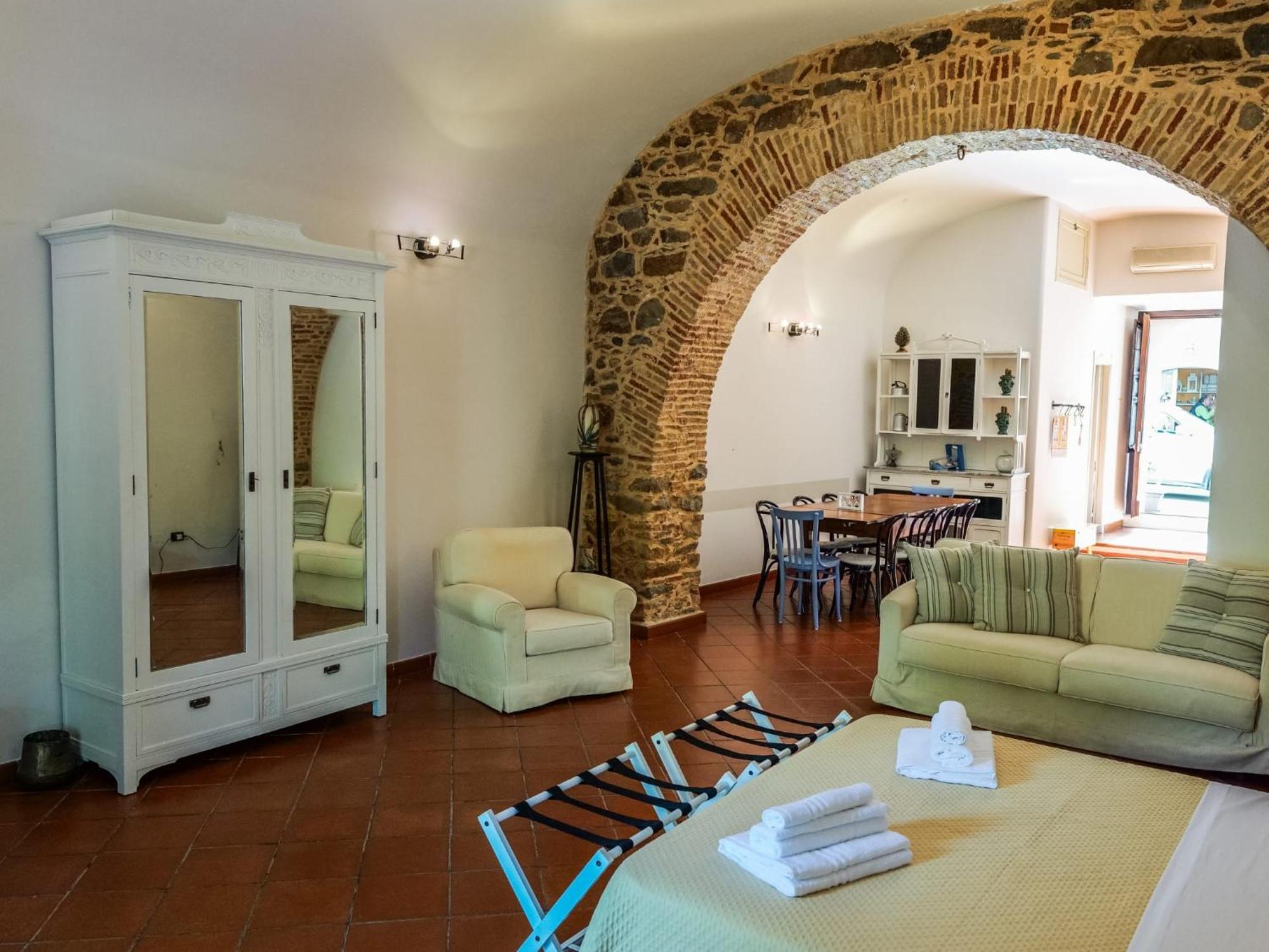 Bed and Breakfast Umberto 25 Санто-Стефано-ди-Камастра Экстерьер фото